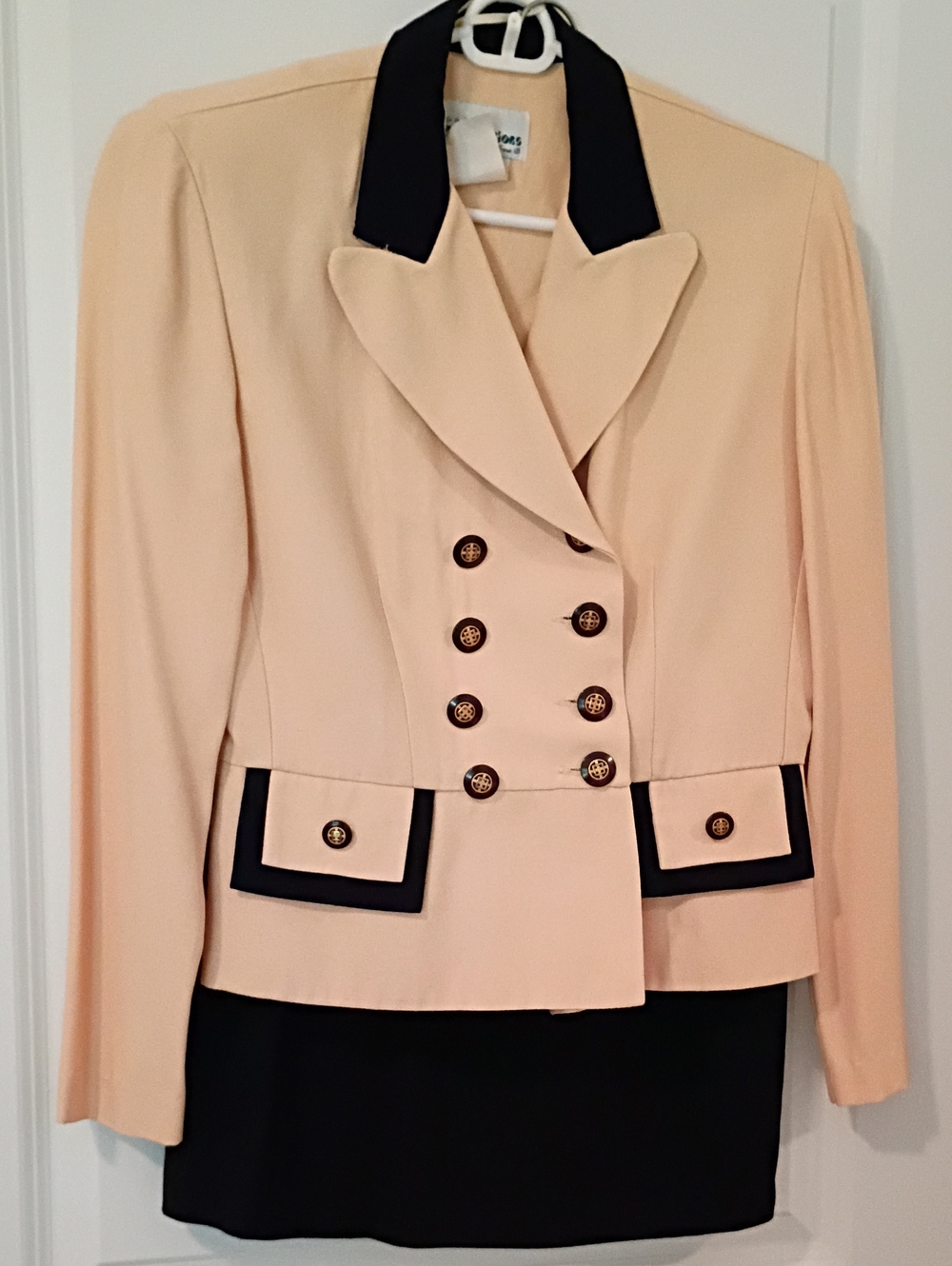 Elegant Two-Tone Blazer Jacket - Cream with Black Trim